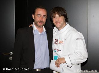 Alfonso Pastor (Links), Veranstalter des Wettbewerbs „Koch des Jahres“, und spanischer Sternekoch Jordi Cruz (Rechts), Jury des Wettbewerbs. Copyright: Koch des Jahres