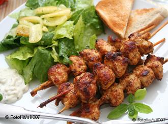 Fleischspieße Fleischspieß Essen Salat